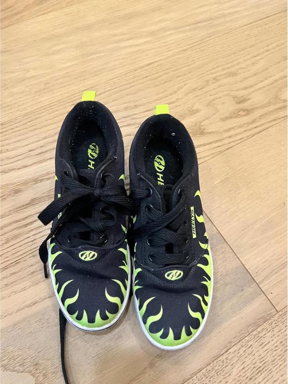 Black & Green Heelys Roller Shoes – Youth Size 2